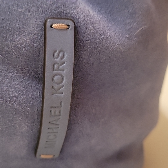 NWT Michael Kors suede shoulder bag. - Picture 3 of 8